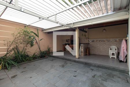 Casa à venda com 195m², 4 quartos e 3 vagas Casa à venda com 195m², 4 quartos e 3 vagasQuintal