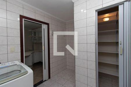 Casa à venda com 195m², 4 quartos e 3 vagas Casa à venda com 195m², 4 quartos e 3 vagasÁrea de Serviço