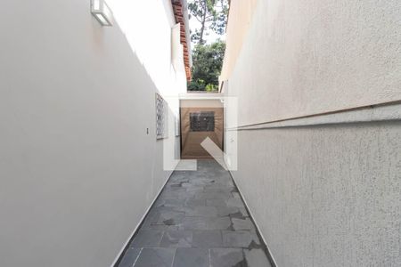 Casa à venda com 195m², 4 quartos e 3 vagas Casa à venda com 195m², 4 quartos e 3 vagasCorredor externo