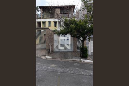 Casa à venda com 195m², 4 quartos e 3 vagas Casa à venda com 195m², 4 quartos e 3 vagasFachada e placa