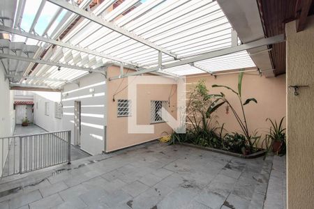 Casa à venda com 195m², 4 quartos e 3 vagas Casa à venda com 195m², 4 quartos e 3 vagasQuintal