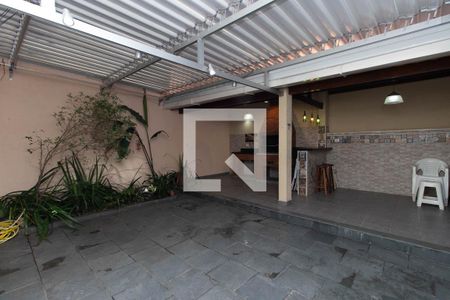 Casa à venda com 195m², 4 quartos e 3 vagas Casa à venda com 195m², 4 quartos e 3 vagasQuintal