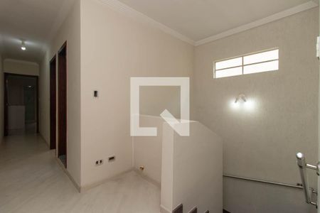 Casa à venda com 195m², 4 quartos e 3 vagas Casa à venda com 195m², 4 quartos e 3 vagasHall da Escada