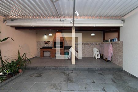 Casa à venda com 195m², 4 quartos e 3 vagas Casa à venda com 195m², 4 quartos e 3 vagasQuintal