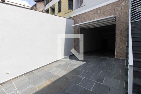 Casa à venda com 195m², 4 quartos e 3 vagas Casa à venda com 195m², 4 quartos e 3 vagasGaragem