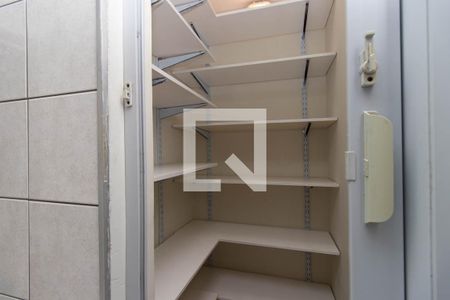 Casa à venda com 195m², 4 quartos e 3 vagas Casa à venda com 195m², 4 quartos e 3 vagasDespensa