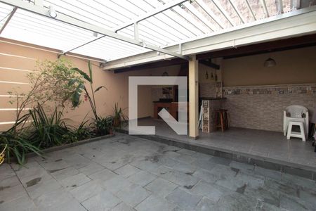 Casa à venda com 195m², 4 quartos e 3 vagas Casa à venda com 195m², 4 quartos e 3 vagasQuintal