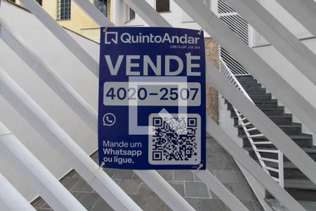 Casa à venda com 195m², 4 quartos e 3 vagas Casa à venda com 195m², 4 quartos e 3 vagasFachada e placa