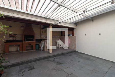 Casa à venda com 195m², 4 quartos e 3 vagas Casa à venda com 195m², 4 quartos e 3 vagasQuintal