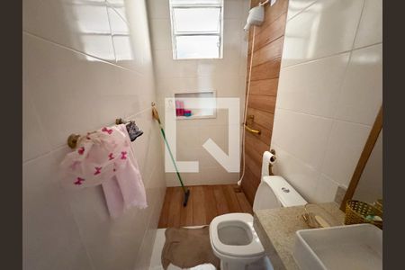 Casa à venda com 490m², 8 quartos e 4 vagas Casa à venda com 490m², 8 quartos e 4 vagasBanheiro