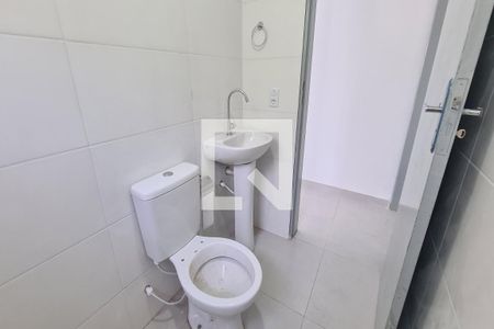 Banheiro de casa para alugar com 1 quarto, 45m² em Parque Santa Madalena, São Paulo