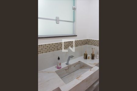 Casa à venda com 206m², 3 quartos e 2 vagasBanheiro - Lavanderia