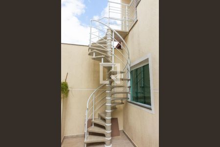 Casa à venda com 206m², 3 quartos e 2 vagasQuintal - escada