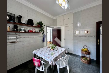 Casa para alugar com 300m², 3 quartos e 2 vagas Casa para alugar com 300m², 3 quartos e 2 vagasCozinha