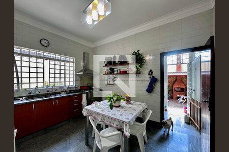 Casa para alugar com 300m², 3 quartos e 2 vagas Casa para alugar com 300m², 3 quartos e 2 vagasCozinha