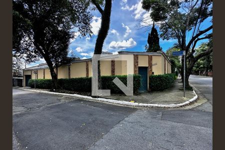 Casa para alugar com 300m², 3 quartos e 2 vagas Casa para alugar com 300m², 3 quartos e 2 vagasFachada