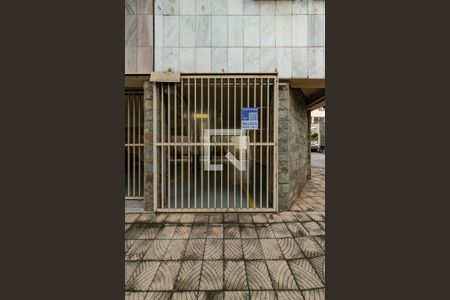 Apartamento para alugar com 120m², 3 quartos e 1 vagaPlaca de aluga instalada na fachada do prédio ( XHAW-108)