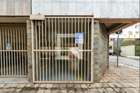 Apartamento para alugar com 120m², 3 quartos e 1 vagaPlaca de aluga instalada na fachada do prédio ( XHAW-108)