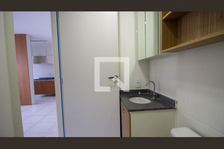 Banheiro Social de apartamento para alugar com 2 quartos, 51m² em Barra Olímpica, Rio de Janeiro
