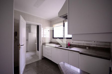 Apartamento à venda com 184m², 4 quartos e 3 vagasCozinha 