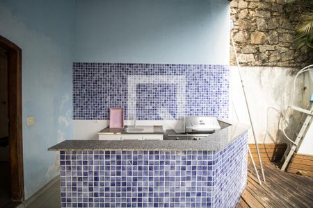 Casa para alugar com 200m², 3 quartos e 4 vagas Casa para alugar com 200m², 3 quartos e 4 vagasQuintal com piscina