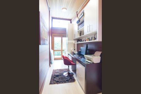 Casa de condomínio à venda com 350m², 3 quartos e 2 vagasEscritório