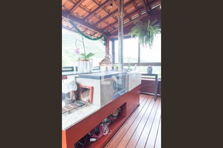 Casa de condomínio à venda com 350m², 3 quartos e 2 vagasChurrasqueira