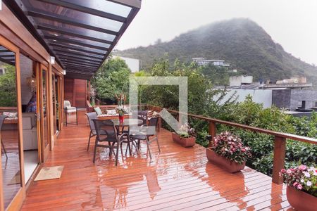 Casa de condomínio à venda com 350m², 3 quartos e 2 vagasdeck
