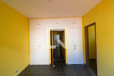 Casa à venda com 200m², 4 quartos e 4 vagasSuíte