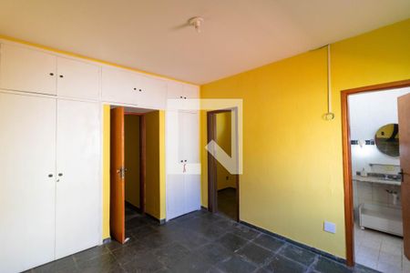 Casa à venda com 200m², 4 quartos e 4 vagasSuíte