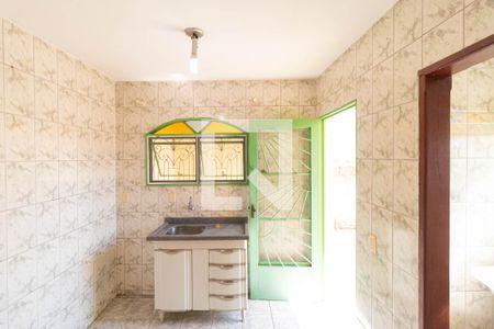 Casa à venda com 200m², 4 quartos e 4 vagasCozinha da Edícula