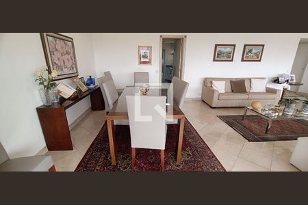 Apartamento à venda com 218m², 5 quartos e 4 vagasSala