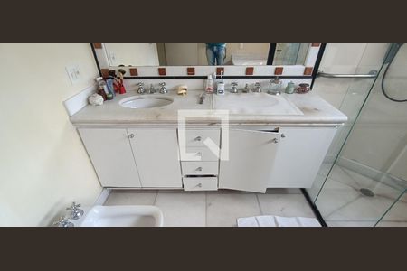 Apartamento à venda com 218m², 5 quartos e 4 vagasBanheiro da Suíte 3