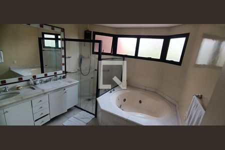 Apartamento à venda com 218m², 5 quartos e 4 vagasBanheiro da Suíte 3