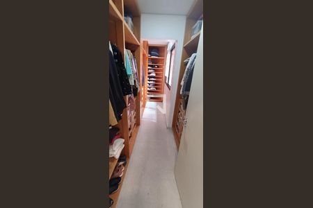 Apartamento à venda com 218m², 5 quartos e 4 vagasCloset da suíte 3