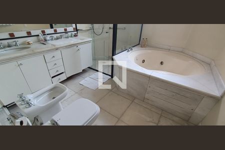 Apartamento à venda com 218m², 5 quartos e 4 vagasBanheiro da Suíte 3