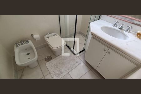 Apartamento à venda com 218m², 5 quartos e 4 vagasBanheiro da Suíte 2