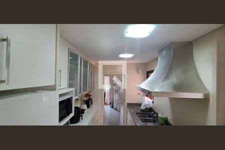 Apartamento à venda com 218m², 5 quartos e 4 vagasCozinha