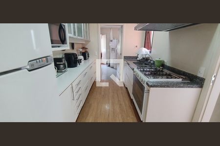 Apartamento à venda com 218m², 5 quartos e 4 vagasCozinha
