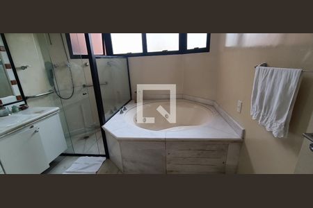 Apartamento à venda com 218m², 5 quartos e 4 vagasBanheiro da Suíte 3
