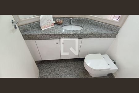 Apartamento à venda com 218m², 5 quartos e 4 vagasBanheiro Social