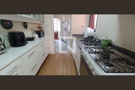 Apartamento à venda com 218m², 5 quartos e 4 vagasCozinha