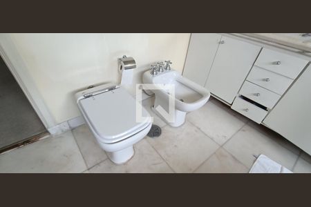 Apartamento à venda com 218m², 5 quartos e 4 vagasBanheiro da Suíte 3