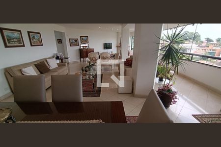 Apartamento à venda com 218m², 5 quartos e 4 vagasSala