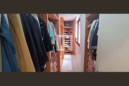 Apartamento à venda com 218m², 5 quartos e 4 vagasCloset da suíte 3