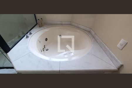 Apartamento à venda com 218m², 5 quartos e 4 vagasBanheiro da Suíte 3