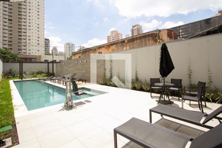Apartamento à venda com 27m², 1 quarto e sem vaga Apartamento à venda com 27m², 1 quarto e sem vagaÁrea comum - Piscina