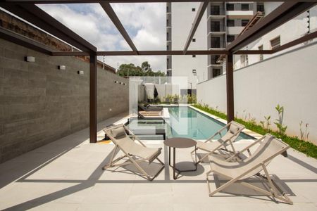 Apartamento à venda com 27m², 1 quarto e sem vaga Apartamento à venda com 27m², 1 quarto e sem vagaÁrea comum - Piscina