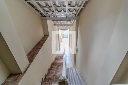 Casa para alugar com 65m², 2 quartos e 1 vaga Casa para alugar com 65m², 2 quartos e 1 vagaEscada