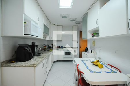 Apartamento à venda com 121m², 3 quartos e 3 vagasCozinha - Armários